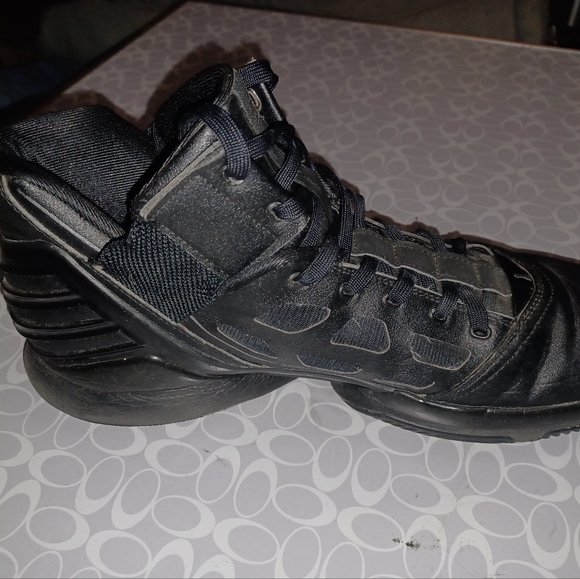 Derrick Rose all flights canceled Adidas - Picture 4 of 11